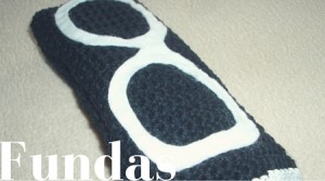 funda-gafas-blanco-negro-tejido-cidi-aprende-idiomas-maleta-perfecta