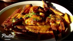 Poutine_plato-comida-canadiense-cidi-centro-idiomas