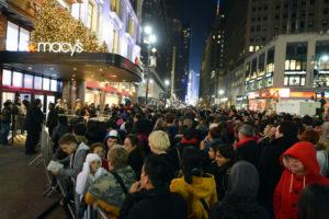 En EEUU hacen largas colas para conseguir los mejores descuentos del Black Friday